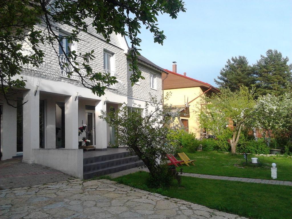 Oti Guesthouse Tallinn Extérieur photo